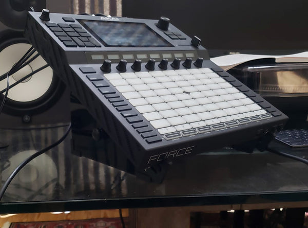 Akai Force stand (KVgear Adapt L1)