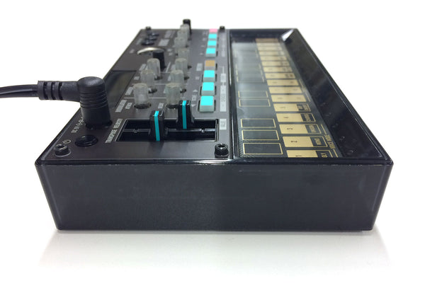 Korg Volca with right angle plug from KVgear DC-5 daisy chain cable