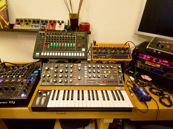 KVgear Gear Rail holding TR-82 and Crave above Poly D