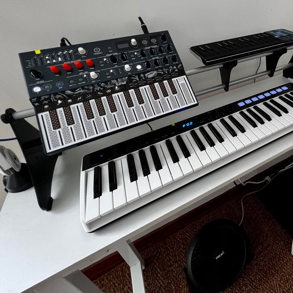 KVgear Gear Rail holding Arturia Microfreak and a controller above an iRig49