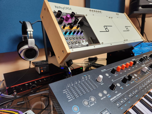Desktop synth stand with NiftyCASE and Minifreak.