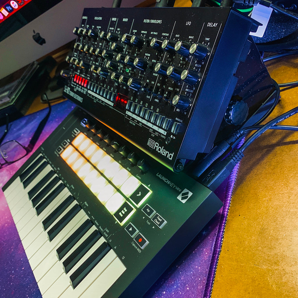 Synth Module Stand SynthRISE one tier desktop synth stand for small-sized gear